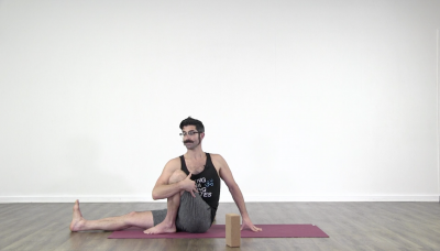 Screenshot from a Online yoga class at Yogateket yoga studio from Uppsala Sweden
