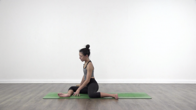 Yoga challenge strength yoga Lizette pompa