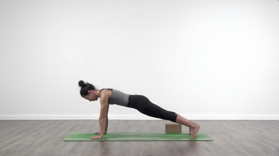 Yoga challenge strength yoga Lizette pompa